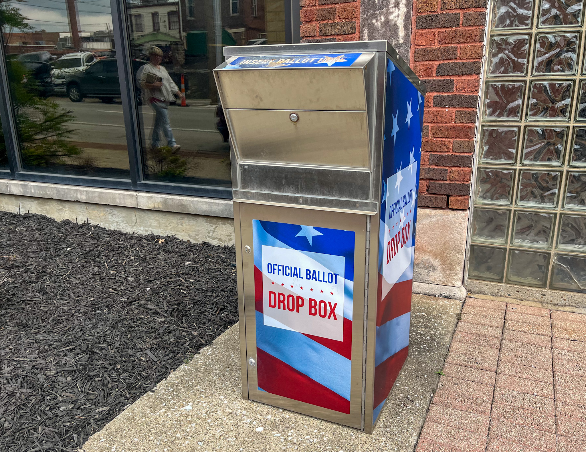 States that won’t obey Trump order will have their mail ballots halted, postmaster says