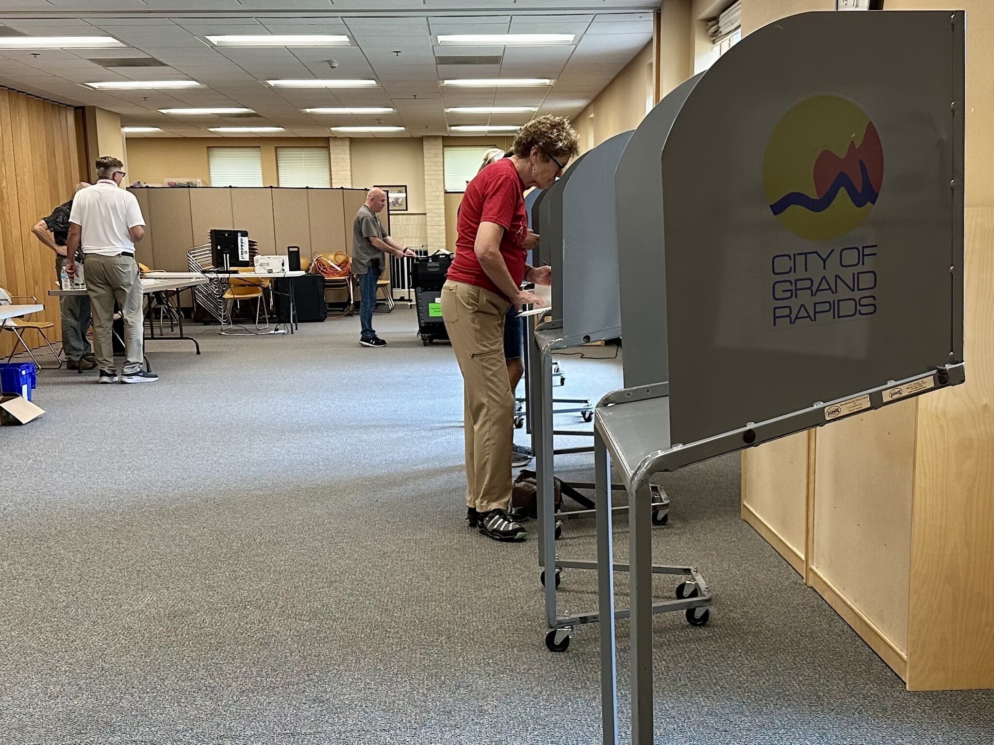 Voters in Grand Rapids, Michigan, cast their ballots during the state’s August 2024 primary. (Photo by Matt Vasilogambros/Stateline)